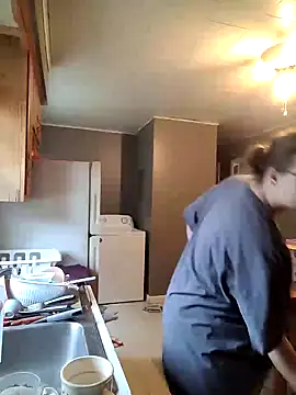 Snapshot of ZeTurtleMaster chatting on 12-27-24, 05:37 ZeTurtleMaster online show from 12-27-24, 05:37