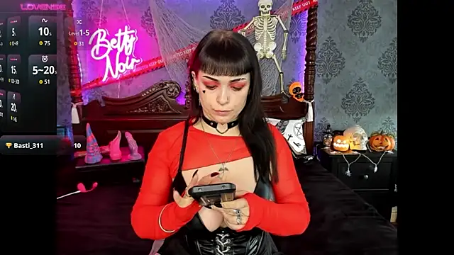 BettyNoir online show from 10-31-25, 10:38
