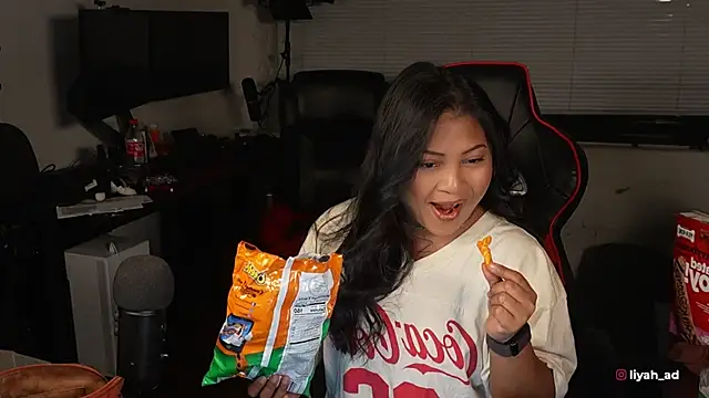 Bubbleliyah online show from 11-12-25, 01:39