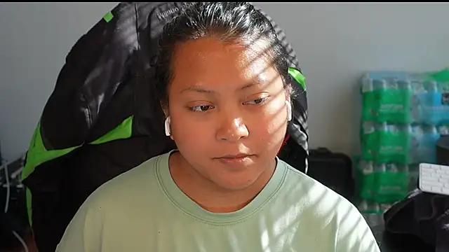 Snapshot of Bubbleliyah chatting on 05-18-26, 01:17 Bubbleliyah online show from 05-18-26, 01:17