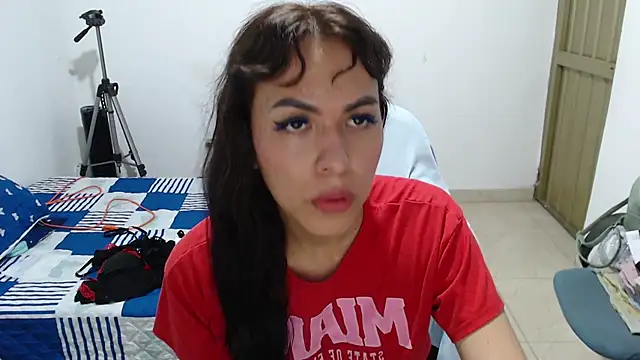 Snapshot of arianablue69 chatting on 12-03-24, 01:32 arianablue69 online show from 12-03-24, 01:32