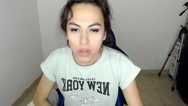 Snapshot of arianablue69 chatting on 02-04-25, 08:13 arianablue69 online show from 02-04-25, 08:13
