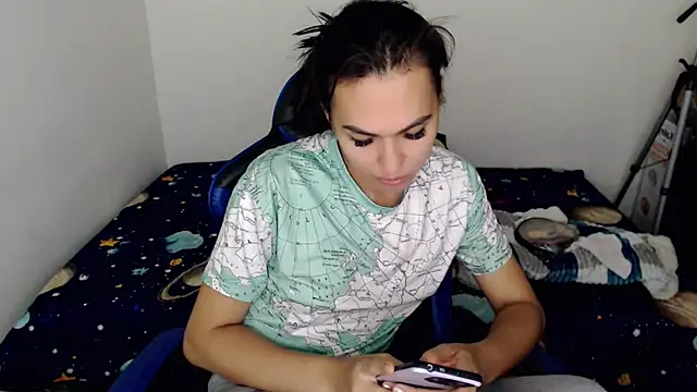 Snapshot of arianablue69 chatting on 02-19-25, 04:23 arianablue69 online show from 02-19-25, 04:23