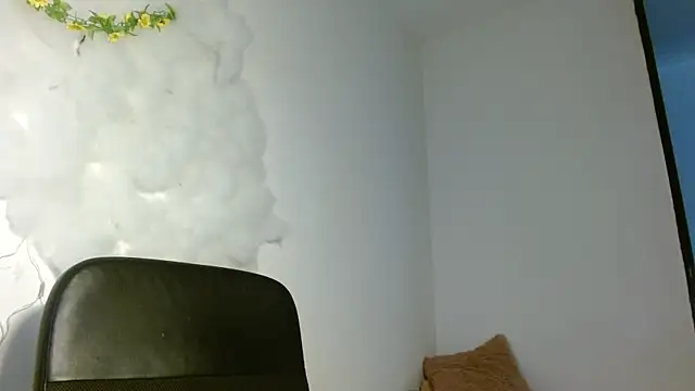 Snapshot of IsabellaVegaa chatting on 12-21-24, 08:39 IsabellaVegaa online show from 12-21-24, 08:39
