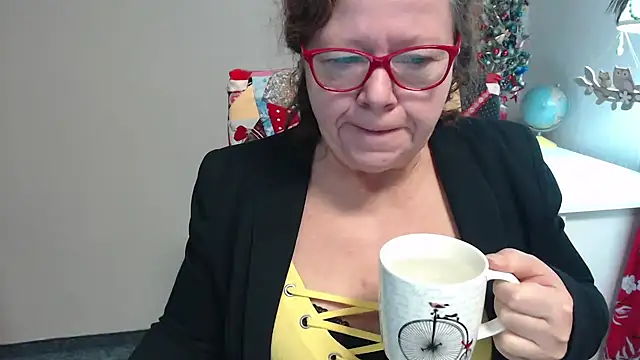 Snapshot of Adelewildx chatting on 12-17-24, 04:45 Adelewildx online show from 12-17-24, 04:45