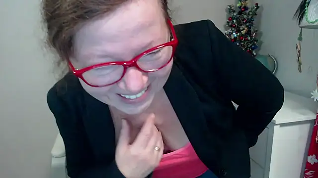 Snapshot of Adelewildx chatting on 01-08-25, 04:44 Adelewildx online show from 01-08-25, 04:44