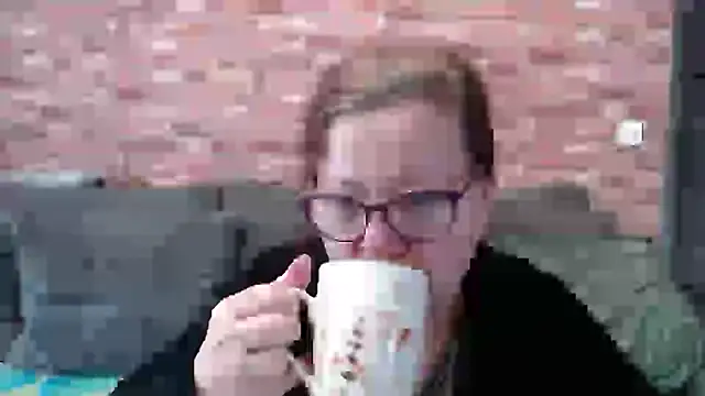 Snapshot of Adelewildx chatting on 02-28-25, 11:25 Adelewildx online show from 02-28-25, 11:25