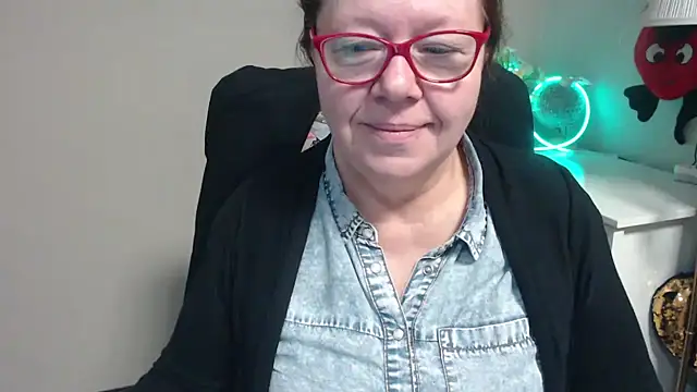 Snapshot of Adelewildx chatting on 03-17-25, 04:29 Adelewildx online show from 03-17-25, 04:29