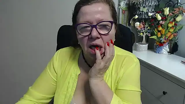 Snapshot of Adelewildx chatting on 03-05-26, 04:41 Adelewildx online show from 03-05-26, 04:41