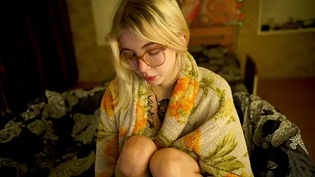 Snapshot of Allison_Cuty chatting on 01-24-25, 10:51 Allison Cuty online show from 01-24-25, 10:51