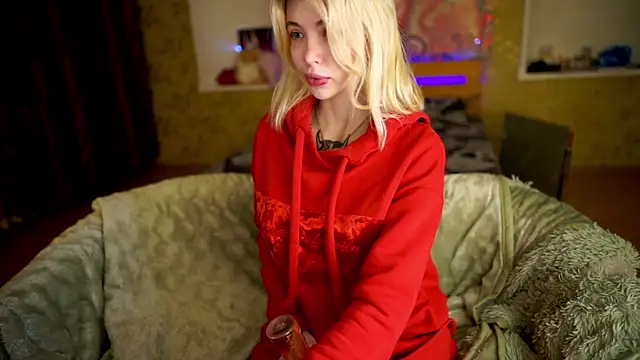 Snapshot of Allison_Cuty chatting on 01-28-25, 11:39 Allison Cuty online show from 01-28-25, 11:39