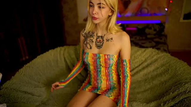 Snapshot of Allison_Cuty chatting on 02-06-25, 08:18 Allison Cuty online show from 02-06-25, 08:18