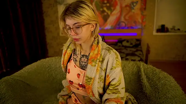 Snapshot of Allison_Cuty chatting on 02-15-25, 11:36 Allison Cuty online show from 02-15-25, 11:36