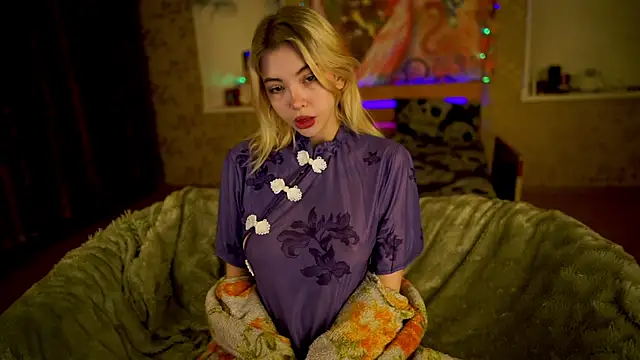 Snapshot of Allison_Cuty chatting on 02-19-25, 07:59 Allison Cuty online show from 02-19-25, 07:59