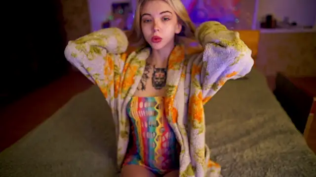 Snapshot of Allison_Cuty chatting on 02-20-25, 09:09 Allison Cuty online show from 02-20-25, 09:09