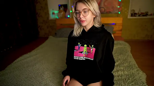 Snapshot of Allison_Cuty chatting on 03-20-25, 12:19 Allison Cuty online show from 03-20-25, 12:19