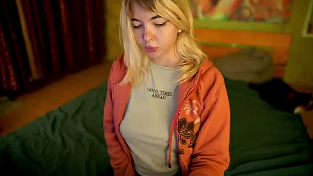 Snapshot of Allison_Cuty chatting on 09-24-25, 03:10 Allison Cuty online show from 09-24-25, 03:10