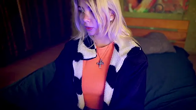 Snapshot of Allison_Cuty chatting on 09-25-25, 10:13 Allison Cuty online show from 09-25-25, 10:13