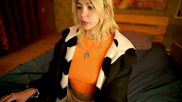 Snapshot of Allison_Cuty chatting on 10-04-25, 08:07 Allison Cuty online show from 10-04-25, 08:07