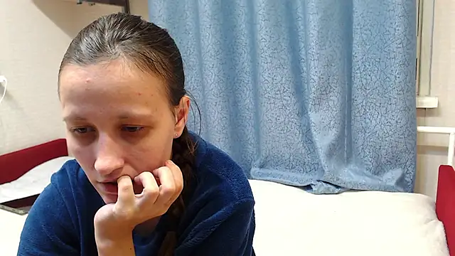 alisacucumber online show from 10-26-25, 04:57