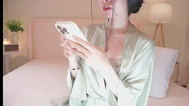 Snapshot of IsMiMi chatting on 01-11-26, 11:32 IsMiMi online show from 01-11-26, 11:32