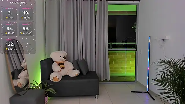 roxie gates  online show from 01-18-25, 01:52