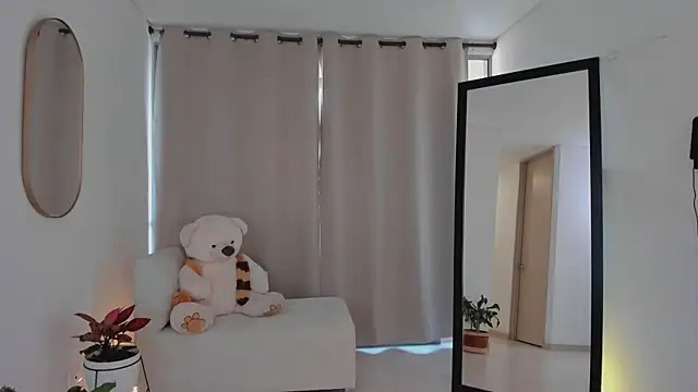 roxie gates  online show from 09-29-25, 08:02