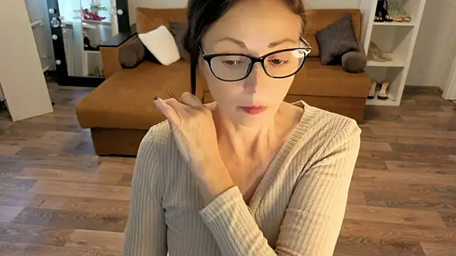 Snapshot of CaringSophie chatting on 10-31-25, 09:10 CaringSophie online show from 10-31-25, 09:10