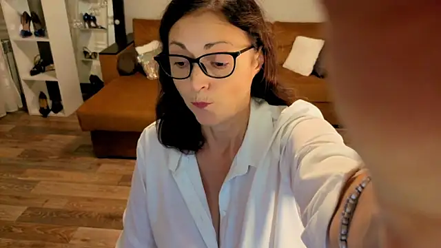 Snapshot of CaringSophie chatting on 11-22-25, 05:12 CaringSophie online show from 11-22-25, 05:12