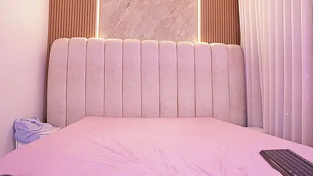 emyli sw  online show from 02-28-26, 03:07