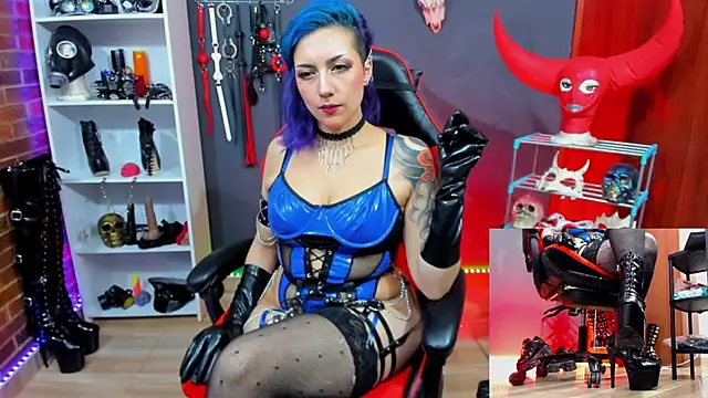 Snapshot of Mistress_Yelena chatting on 06-11-26, 02:53 Mistress Yelena online show from 06-11-26, 02:53