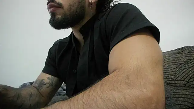 Snapshot of Baky_sexy chatting on 02-26-25, 03:30 Baky sexy online show from 02-26-25, 03:30