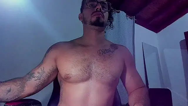 Snapshot of Baky_sexy chatting on 02-13-26, 02:40 Baky sexy online show from 02-13-26, 02:40