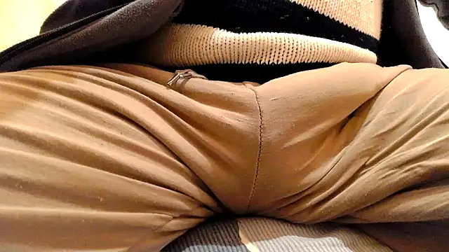 Snapshot of gae89tano chatting on 03-06-25, 11:47 gae89tano online show from 03-06-25, 11:47