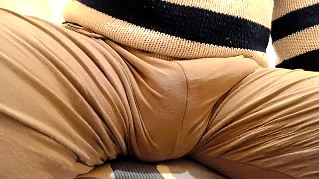 Snapshot of gae89tano chatting on 03-13-25, 11:30 gae89tano online show from 03-13-25, 11:30