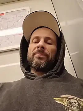 Snapshot of FireFox_Feel chatting on 03-07-25, 09:06 FireFox Feel online show from 03-07-25, 09:06