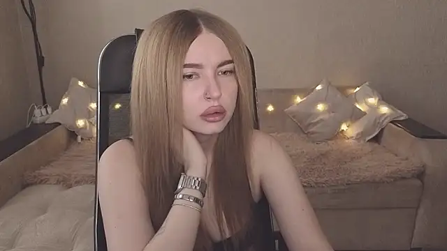 ViolettaLopez online show from 10-26-25, 09:48