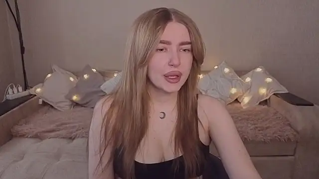 Snapshot of ViolettaLopez chatting on 04-10-26, 01:27 ViolettaLopez online show from 04-10-26, 01:27