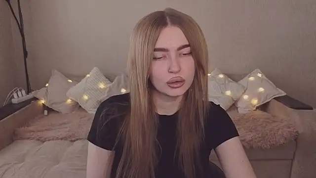 Snapshot of ViolettaLopez chatting on 04-15-26, 01:07 ViolettaLopez online show from 04-15-26, 01:07
