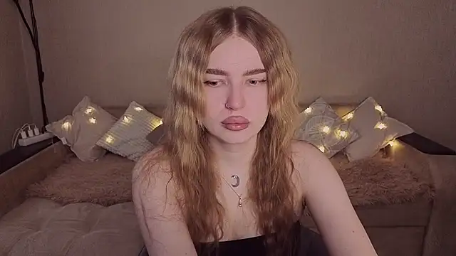 Snapshot of ViolettaLopez chatting on 04-22-26, 02:51 ViolettaLopez online show from 04-22-26, 02:51