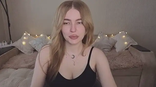 Snapshot of ViolettaLopez chatting on 05-16-26, 01:54 ViolettaLopez online show from 05-16-26, 01:54