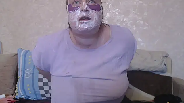 Snapshot of Amy_August chatting on 02-06-25, 10:04 Amy August online show from 02-06-25, 10:04