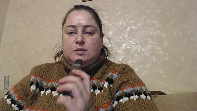 Amy August online show from 12-04-25, 02:04