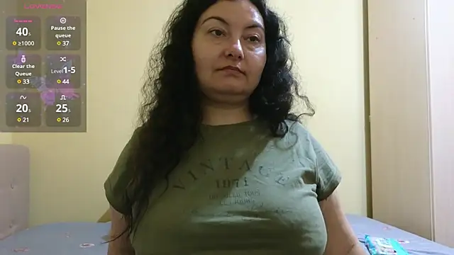 Snapshot of BBW_MILF_4U chatting on 01-27-25, 11:00 BBW MILF 4U online show from 01-27-25, 11:00
