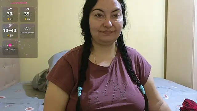 Snapshot of BBW_MILF_4U chatting on 02-05-25, 06:13 BBW MILF 4U online show from 02-05-25, 06:13