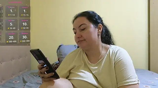 Snapshot of BBW_MILF_4U chatting on 02-07-25, 11:01 BBW MILF 4U online show from 02-07-25, 11:01