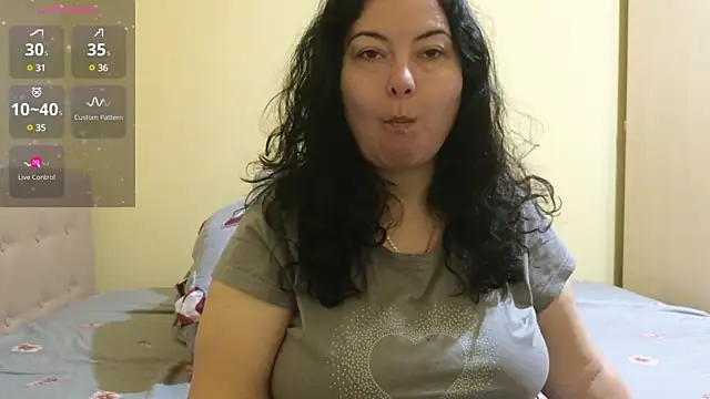 Snapshot of BBW_MILF_4U chatting on 02-25-25, 06:14 BBW MILF 4U online show from 02-25-25, 06:14