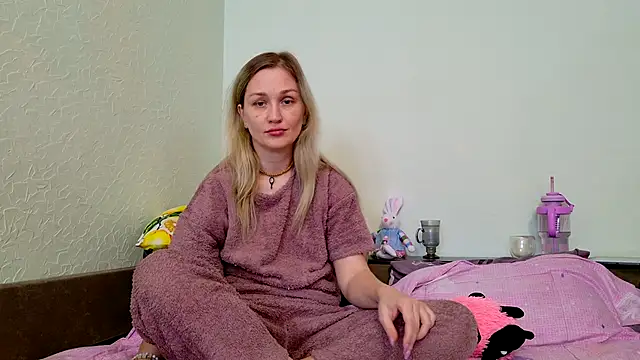 Snapshot of ModelEva chatting on 03-27-26, 11:32 ModelEva online show from 03-27-26, 11:32