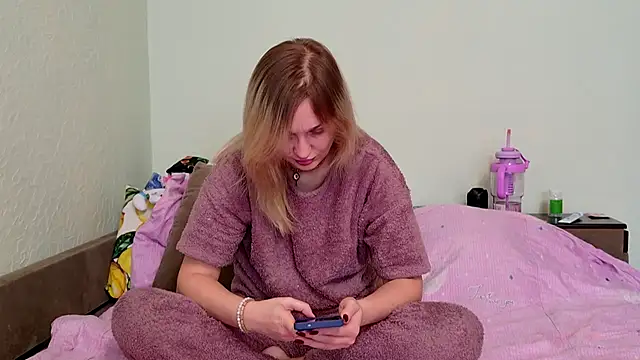 Snapshot of ModelEva chatting on 04-11-26, 09:24 ModelEva online show from 04-11-26, 09:24