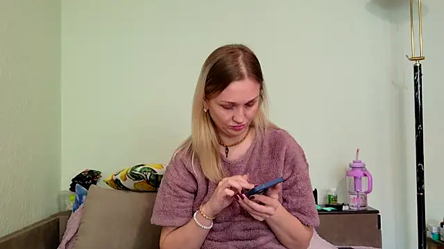 Snapshot of ModelEva chatting on 04-17-26, 10:29 ModelEva online show from 04-17-26, 10:29